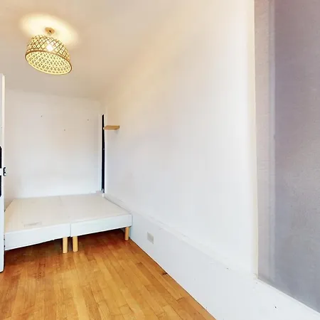 Bright And Charming 40 M Párizs